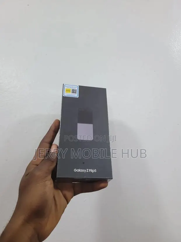 New Samsung Galaxy Z Flip 5 256 GB Gray · Photo 1