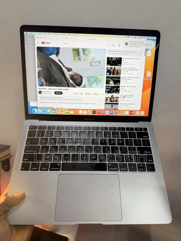 Laptop Apple MacBook Air 2018 8GB Intel Core i5 SSD 256GB · Photo 1