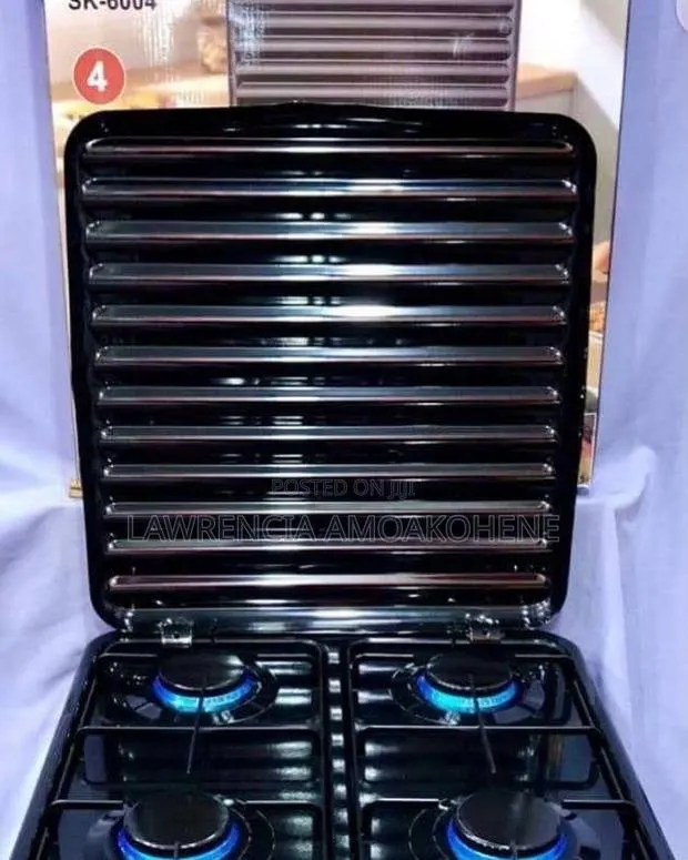 Gas Stove Top With an Integrated Lid Cover · Photo 1