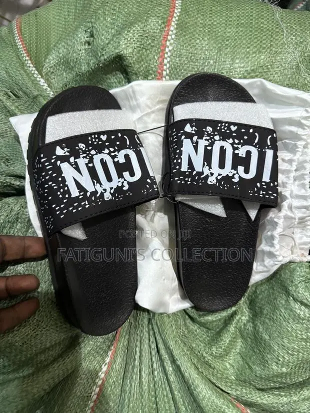 Men’s Stylish Slippers · Photo 1