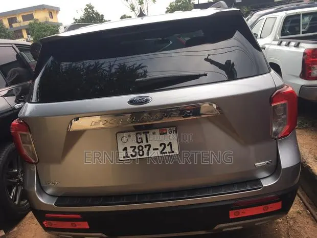Ford Explorer 2021 Gray · Photo 1