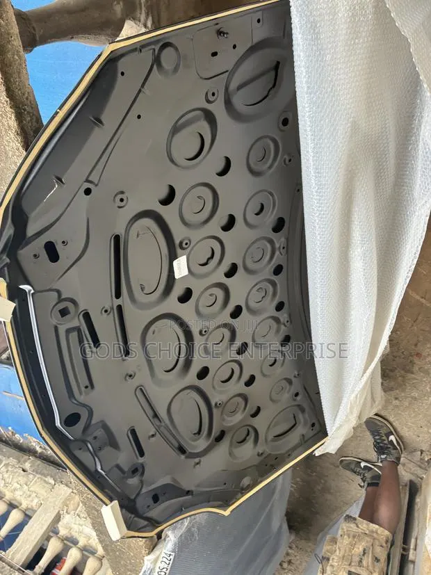 Bonnet C250 (W204) Aluminum 2011-2010-2011 · Photo 1