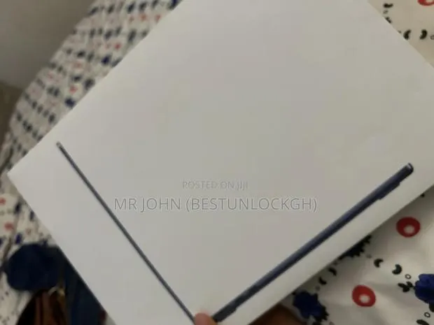 New Laptop Apple MacBook Air 2025 M4 13-inch 16GB Apple M4 SSD 256GB · Photo 1