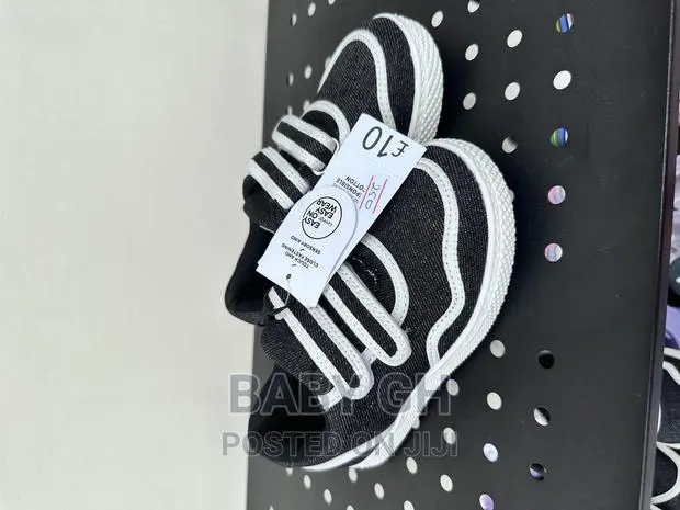 Black Denim Sneakers · Photo 2