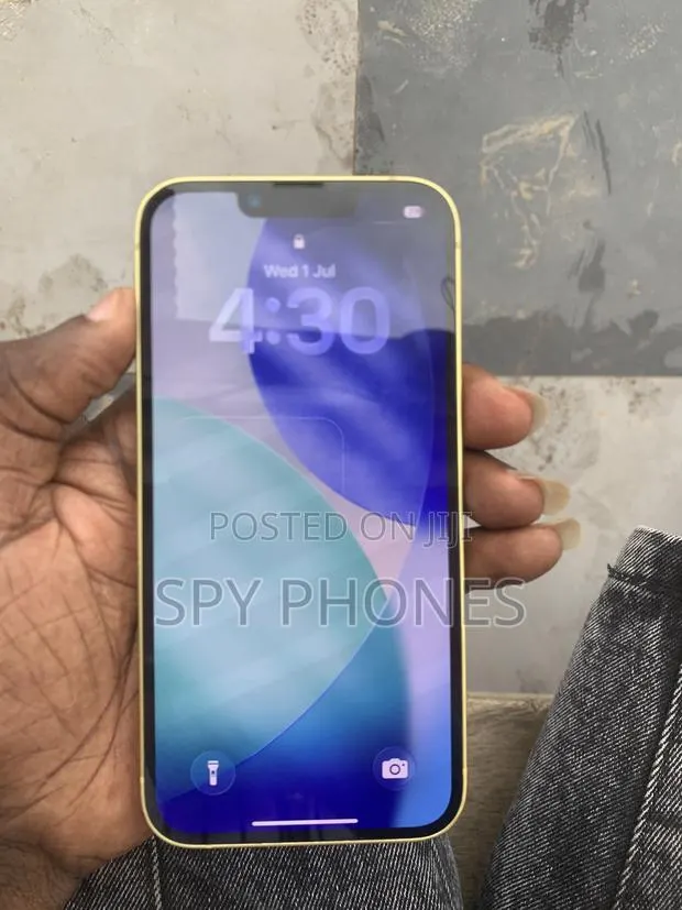 Apple iPhone 14 128 GB Yellow · Photo 1
