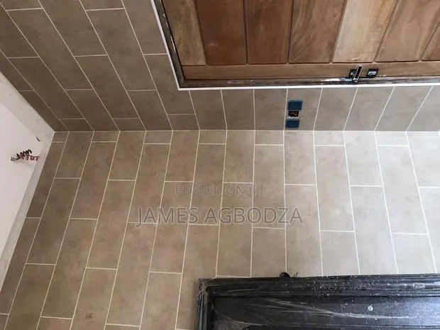 Am a Good Tiler · Photo 1