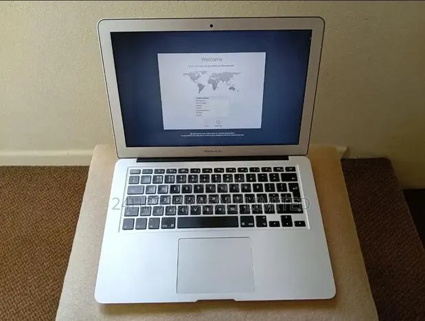 Laptop Apple MacBook Air 2015 8GB Intel Core i5 SSD 128GB · Photo 1
