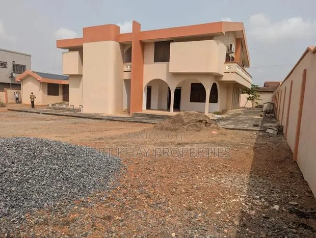 6bdrm House in North Legon for sale · Photo 1