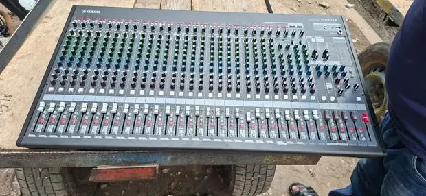 Yamaha (MGP32X) 32 Channel Mixer · Photo 1