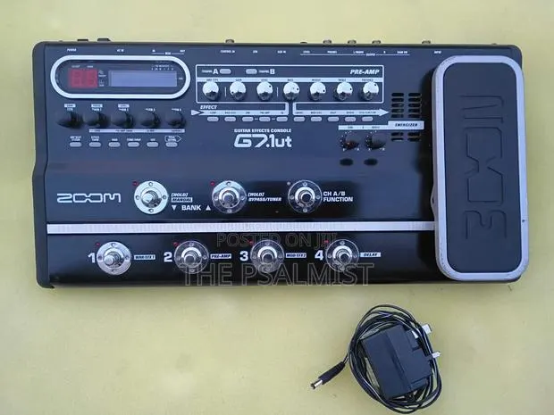 Zoom G7.1ut Guitar Effects Console · Photo 1