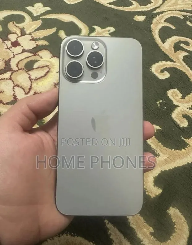 Apple iPhone 15 Pro Max 256 GB Silver · Photo 1