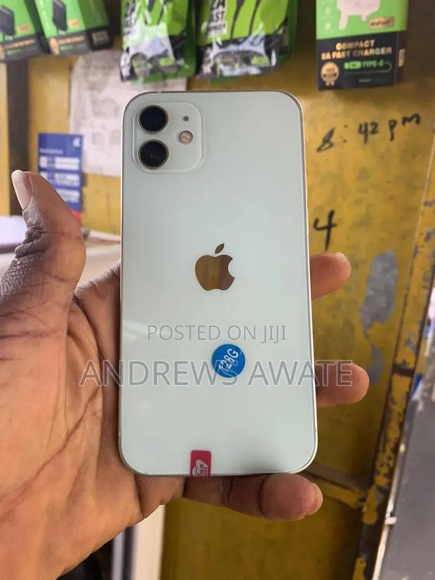 Apple iPhone 12 128 GB Green · Photo 1