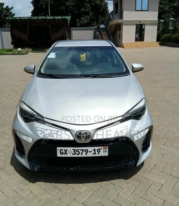 Toyota Corolla 2016 Silver · Photo 1