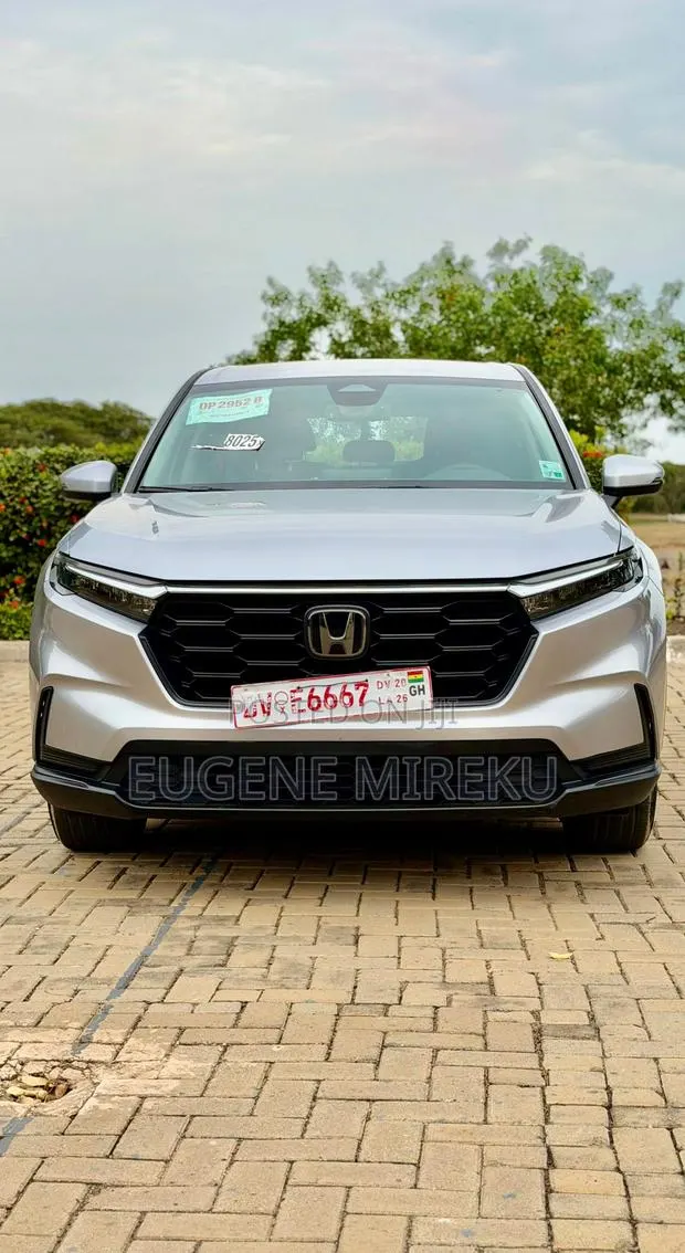 Honda CR-V 2023 Silver · Photo 1