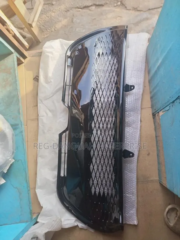 Toyota Corolla 2017-2018 Down Grille Sports · Photo 1