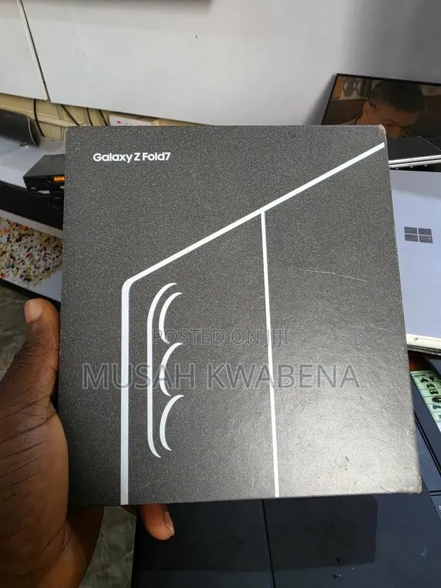 New Samsung Galaxy Z Fold7 256 GB Gray · Photo 1