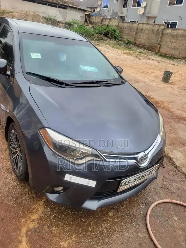 Toyota Corolla LE 4dr Sedan (1.8L 4cyl CVT) 2016 Gray · Photo 1