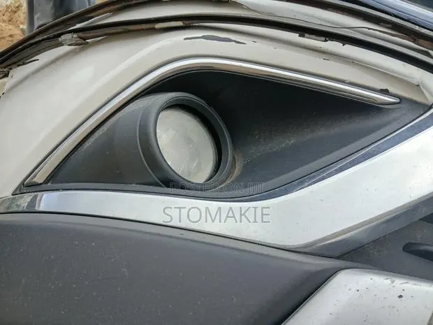16 to 19 Mitsubishi Outlander Passager Side Fog Light · Photo 1