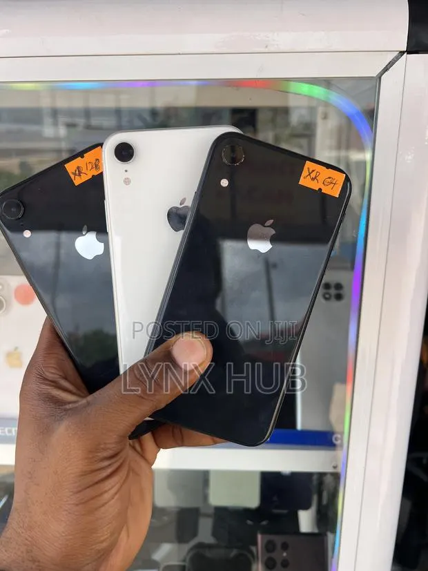 Apple iPhone XR 64 GB Black · Photo 1