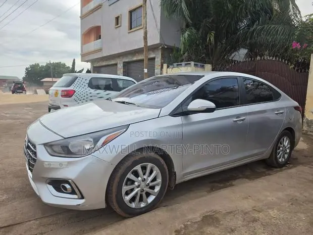 Hyundai Accent 2019 Silver · Photo 1