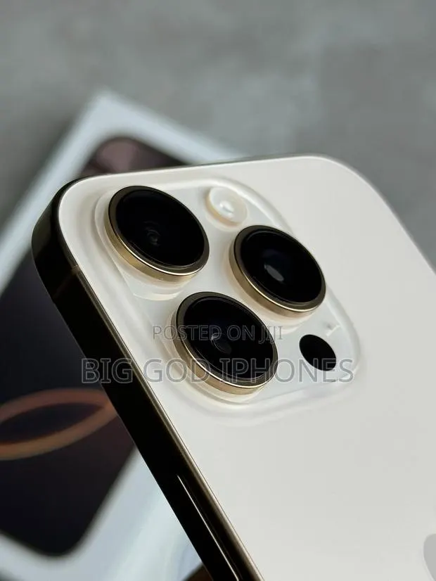 Apple iPhone 16 Pro 512 GB Gold · Photo 1