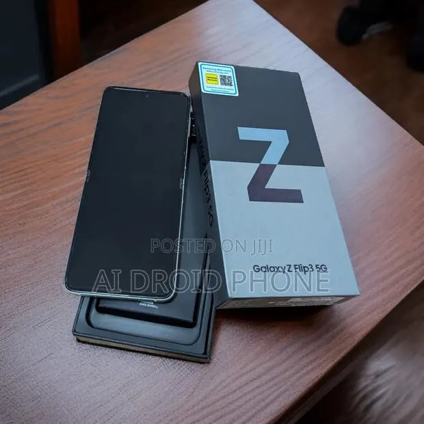 New Samsung Galaxy Z Flip 3 256 GB Gold · Photo 1