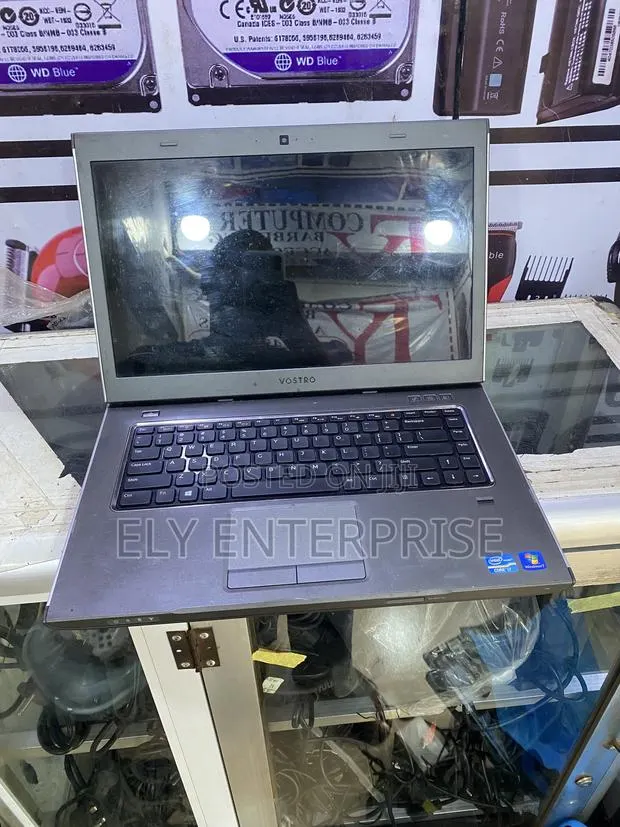 Laptop Dell Vostro 3560 6GB Intel Core i7 HDD 640GB · Photo 1