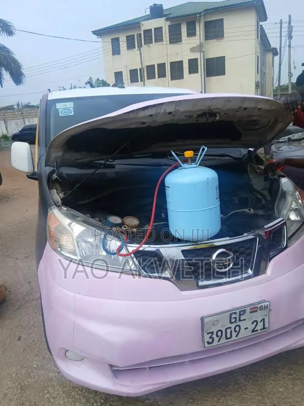 Professional Car AC Diagnostics and Repairs · Photo 2