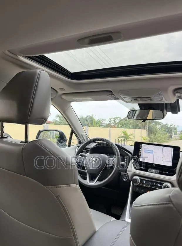 Toyota RAV4 XLE FWD 2023 Black · Photo 1