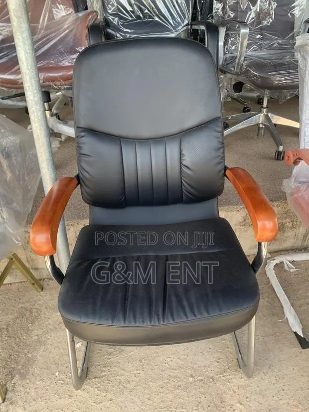 Platform Leather Chair · Photo 1