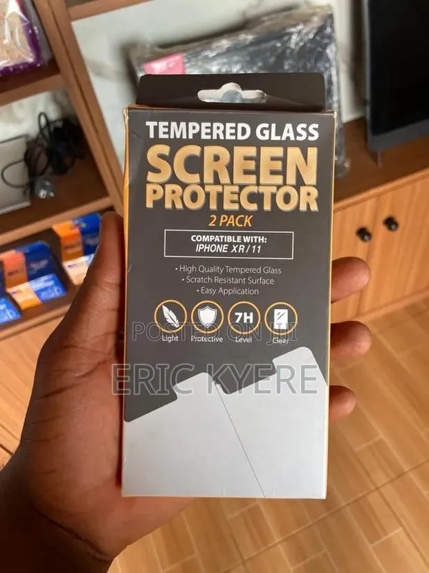 Apple iPhone Xr / 11 Tempered Glass Screen Protector · Photo 1