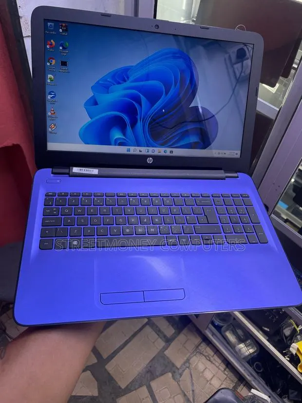 Laptop HP Stream Notebook 8GB AMD A8 HDD 1T · Photo 1