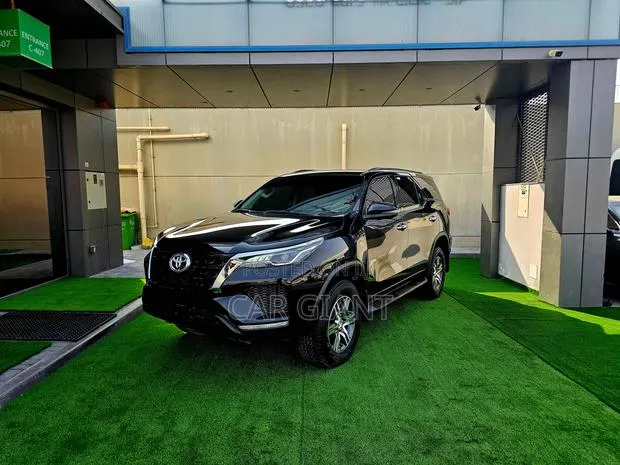 Toyota Fortuner 2023 Black · Photo 1