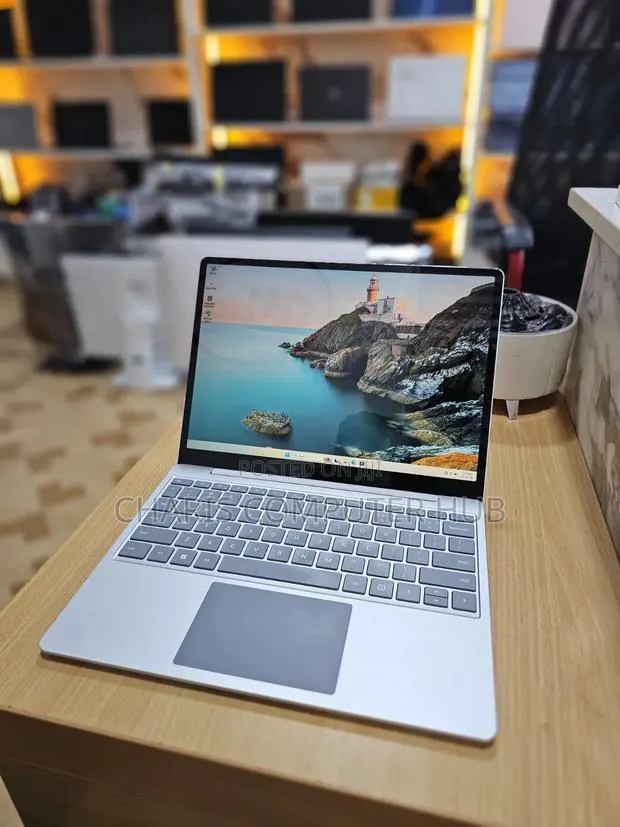 Laptop Microsoft Surface Go 2 8GB Intel Core i5 SSD 256GB · Photo 1