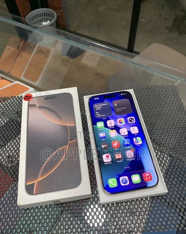 Apple iPhone 16 Pro Max 512 GB Gold · Photo 1