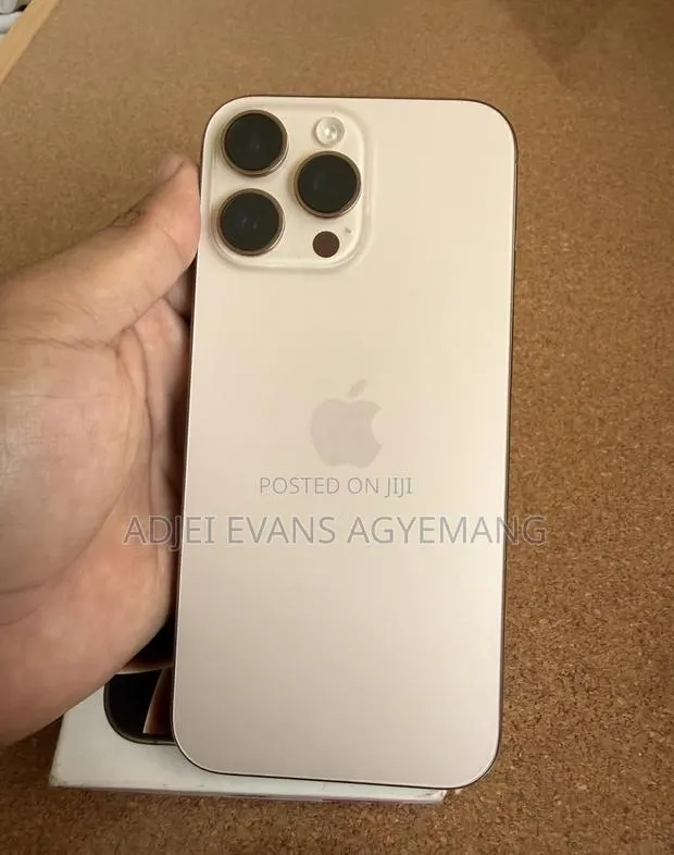 Apple iPhone 16 Pro Max 256 GB Gold · Photo 1