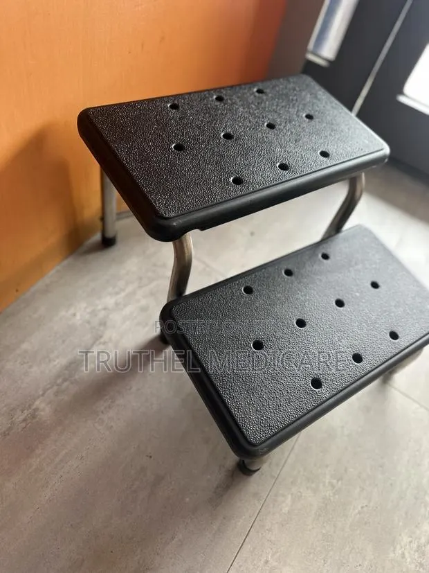 Step Stool · Photo 1