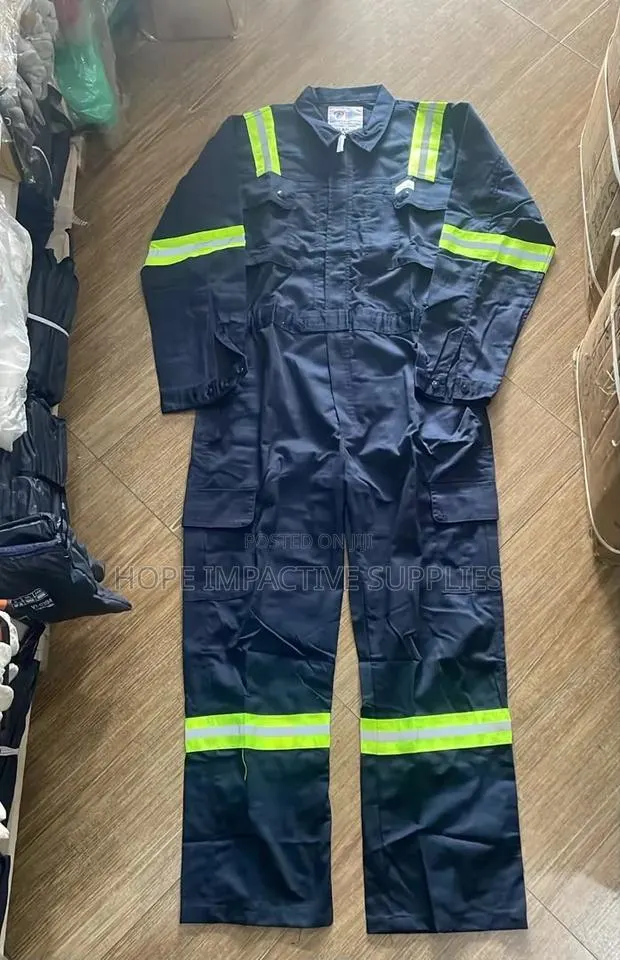 Quality Safety Coverall<> Straight. · Photo 1