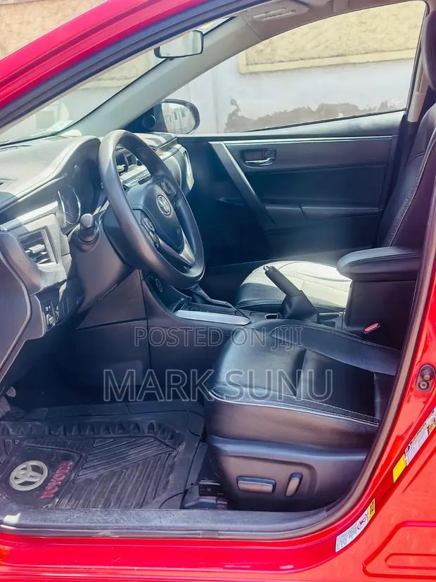 Toyota Corolla 2016 Red · Photo 1