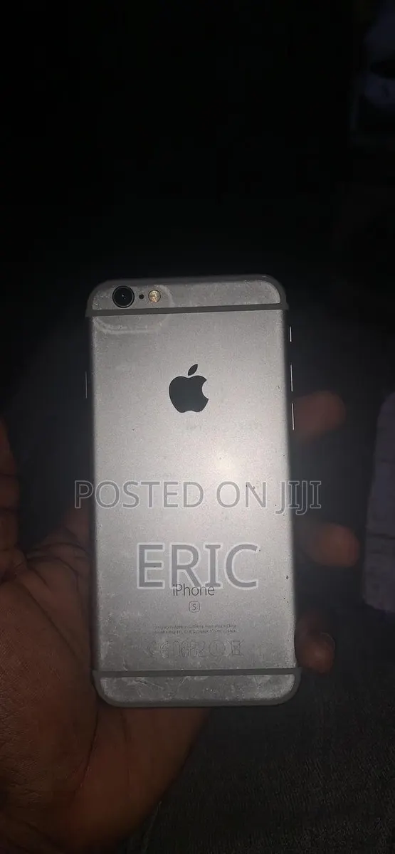 Apple iPhone 6s 32 GB Silver · Photo 1