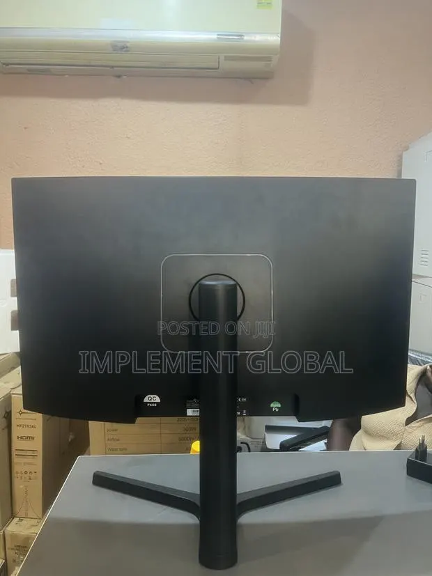 Curved Smart-Tech 27 Inch Monitor · Photo 1