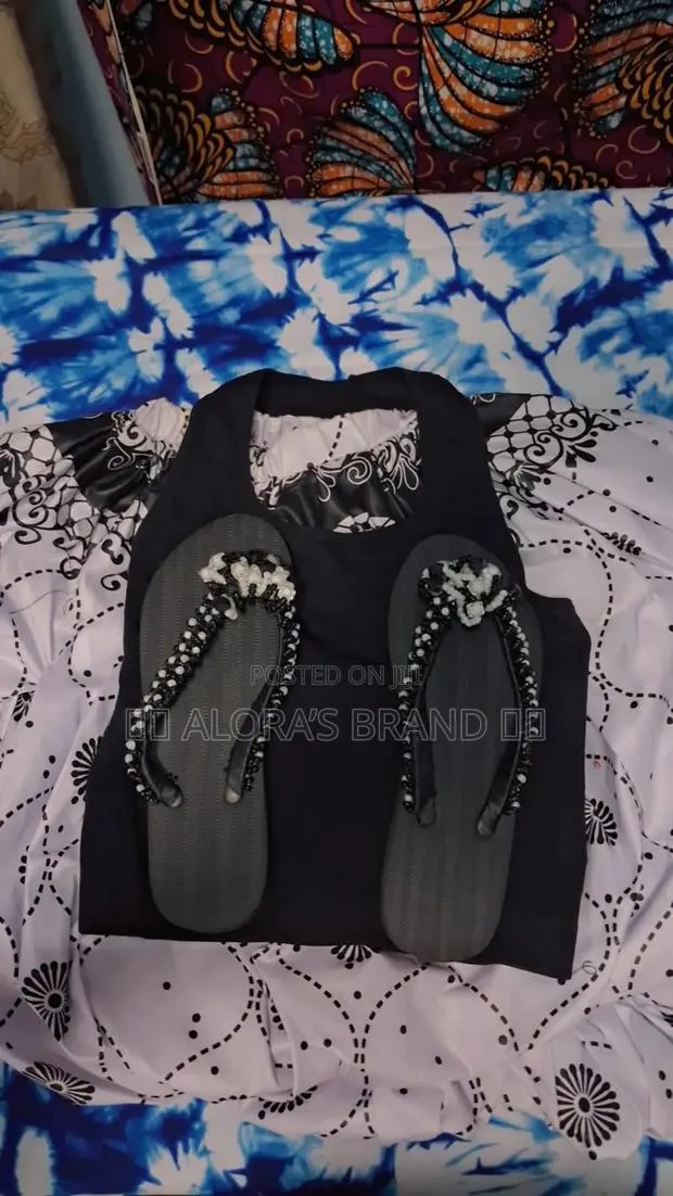 Bubble Skirt + Crop Top + Beaded Slippers · Photo 1