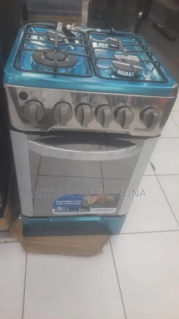 Nasco 4 Bùrner Gas Stove With Oven · Photo 1