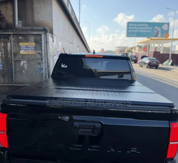 Toyota Tacoma Bucket Cover Trifold 2024 2025 2026 · Photo 1