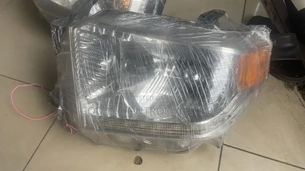 Tundra 2016-2020 Headlight · Photo 1