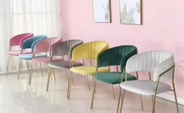 Luxury Velvet Dining Chair · Photo 1