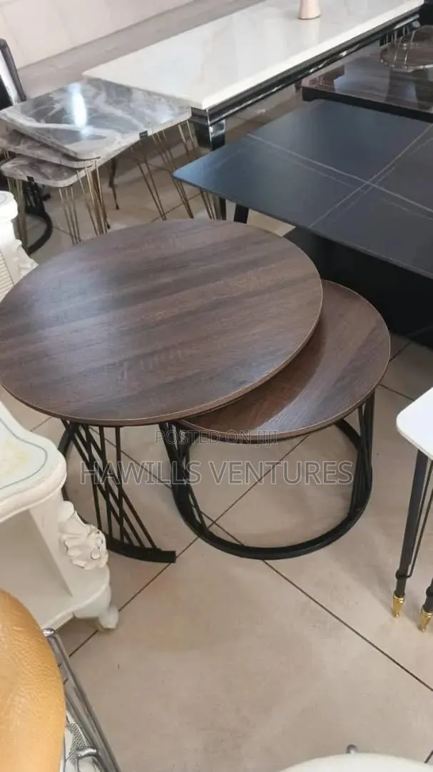 Round Wooden 2-1 Center Table · Photo 1