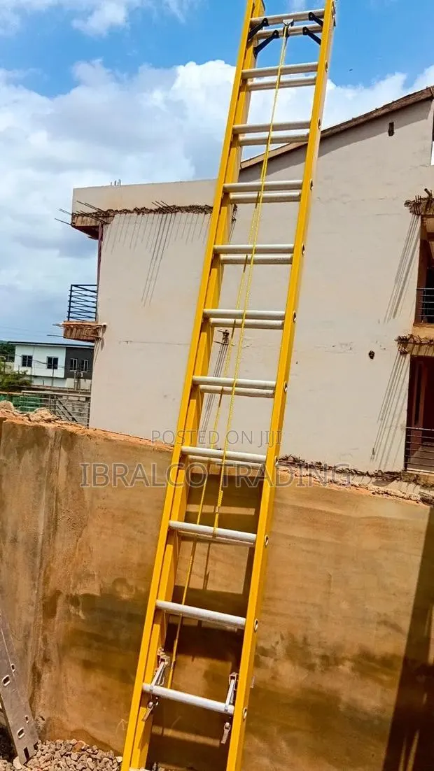 Fibreglass 2x12 Extension Ladder · Photo 1