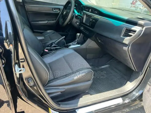 Toyota Corolla S 4dr Sedan (1.8L 4cyl CVT) 2015 Black · Photo 1