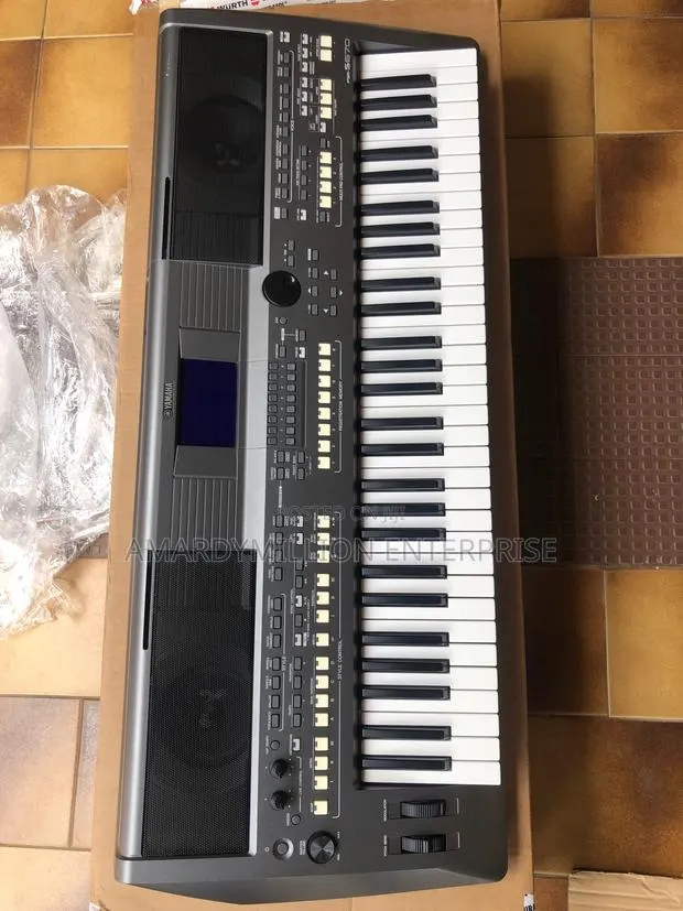 Yamaha Keyboard PSR-S670 · Photo 1